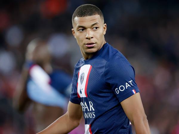 Cầu thủ bóng đá Mbappe: Từ cậu bé trẻ trâu đến siêu sao thế giới