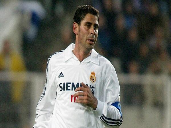 Fernando Hierro là 1 trong những hậu vệ huyền thoại của Real Madrid